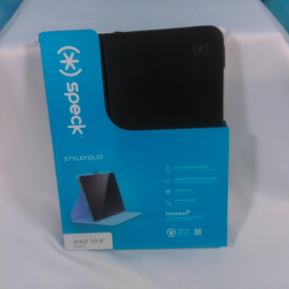 Speck StyleFolio Black Tablet Cover for iPad 10.9"
